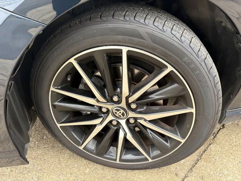 Used 2021 Toyota Camry SE image 11