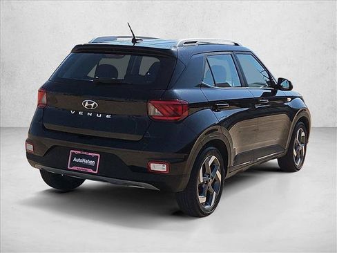 Used 2025 Hyundai Venue SEL FWD image 5