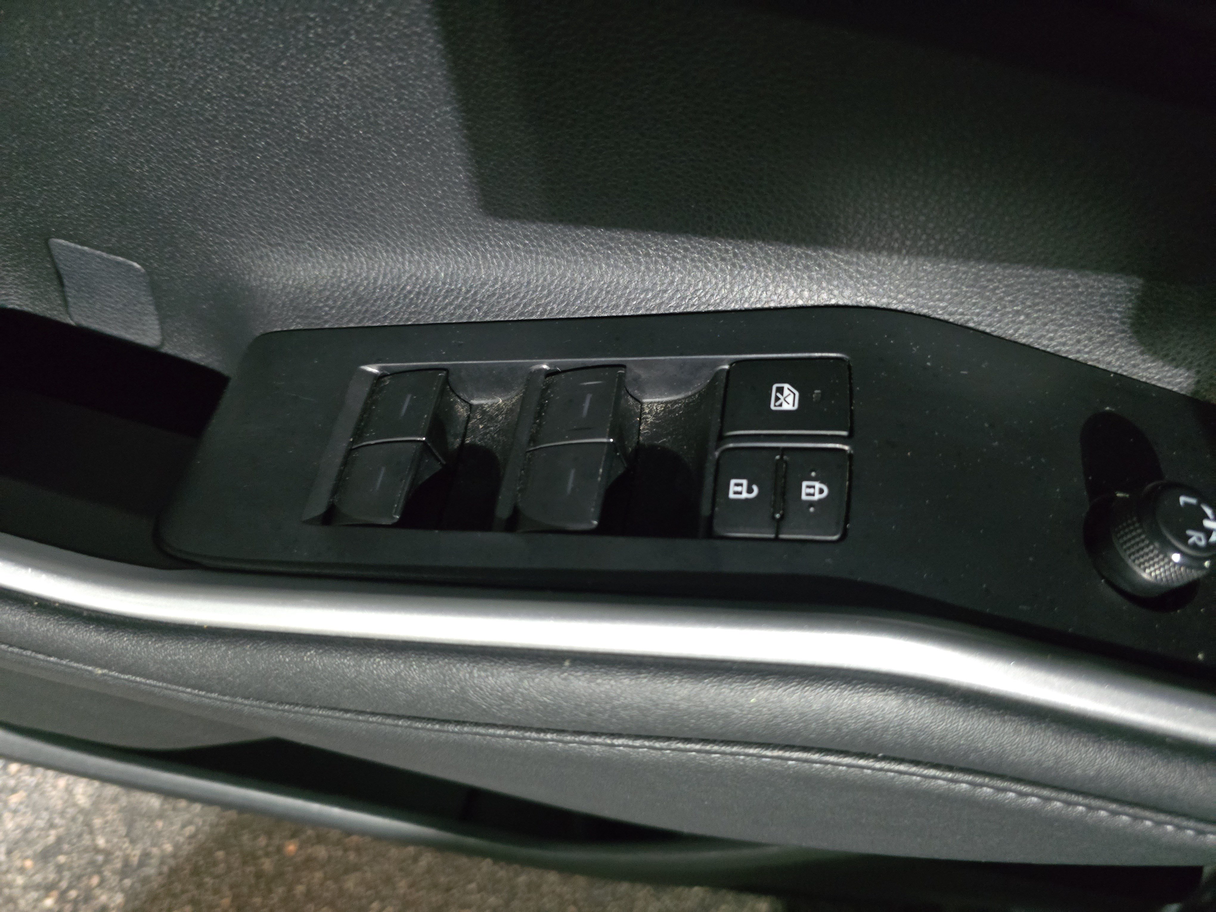 Used 2023 Toyota Highlander XLE FWD image 28