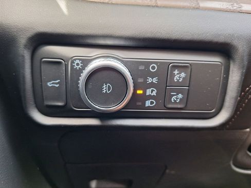 Used 2022 Ford Explorer Platinum w/ Equipment Group 601A image 12