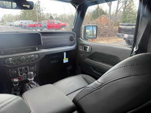 Used 2025 Jeep Wrangler Unlimited Rubicon 392 AWD/4WD image 42