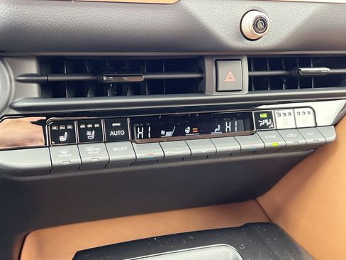 New 2025 Toyota Crown Signia image 16