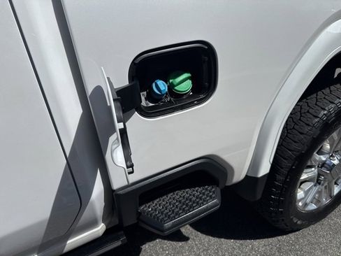 Used 2023 GMC Sierra 2500 Denali w/ Denali Ultimate Package image 9