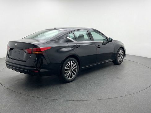 Used 2025 Nissan Altima 2.5 SV image 9