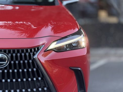 Used 2025 Lexus NX 250 FWD w/ Premium Package image 5