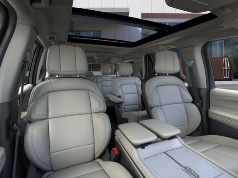 New 2026 Lincoln Navigator L Reserve AWD/4WD image 10