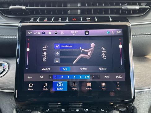 Used 2024 Jeep Grand Cherokee Limited w/ Luxury Tech Group II image 26