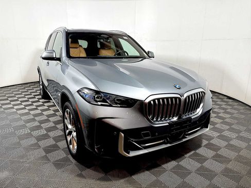 Used 2024 BMW X5 xDrive40i w/ Premium Package AWD/4WD image 2