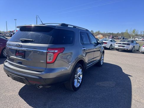 Used 2013 Ford Explorer XLT AWD/4WD image 3