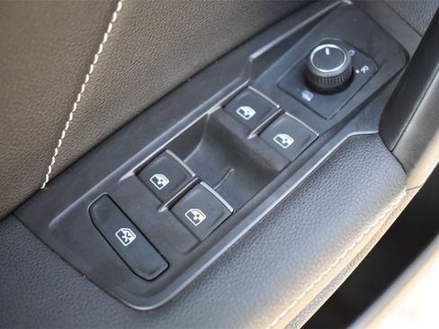 Used 2022 Volkswagen Tiguan SE image 23
