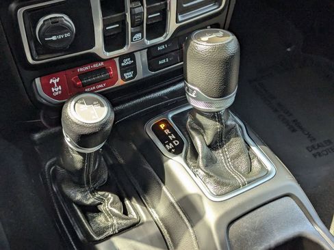 Used 2024 Jeep Wrangler Unlimited Rubicon 4xe image 21