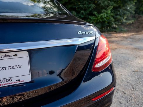 Used 2019 Mercedes-Benz E 300 4MATIC w/ Driver Assistance Package image 11