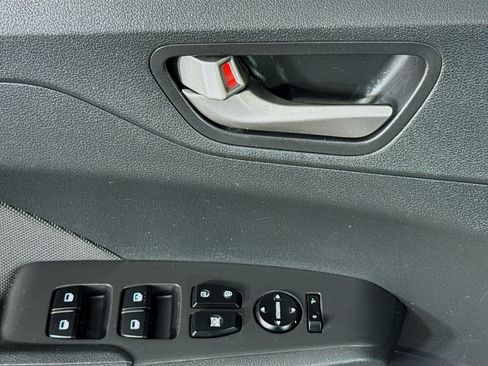 Used 2021 Hyundai Accent Limited image 23