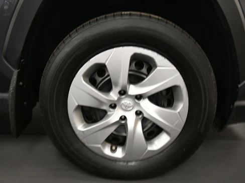 Used 2022 Toyota RAV4 LE AWD/4WD image 28