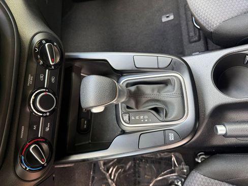Used 2025 Kia Soul LX w/ LX Technology Package image 36