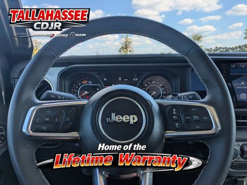 Used 2025 Jeep Wrangler Unlimited Sahara AWD/4WD image 55
