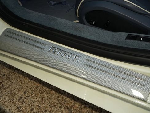 Used 2015 Ferrari 458 Spider image 27