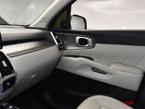 Certified 2022 Kia Sorento SX image 25