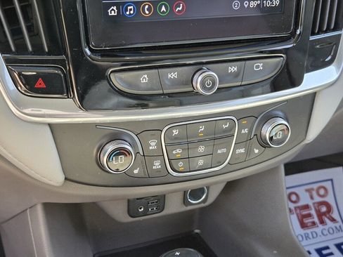 Used 2020 Chevrolet Traverse LT w/ LT Premium Package AWD/4WD image 23