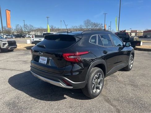 New 2026 Chevrolet Trax LT w/ Sunroof Package image 3