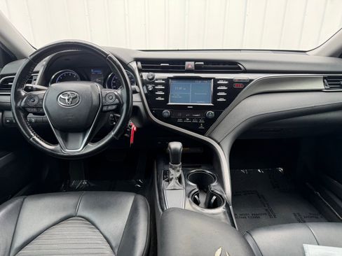 Used 2020 Toyota Camry SE FWD image 14
