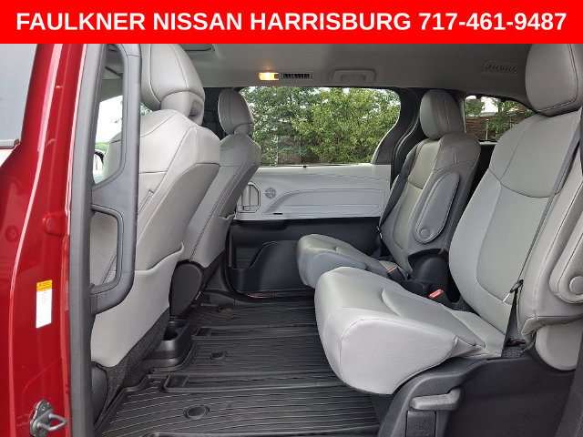 Used 2026 Toyota Sienna XLE FWD image 12