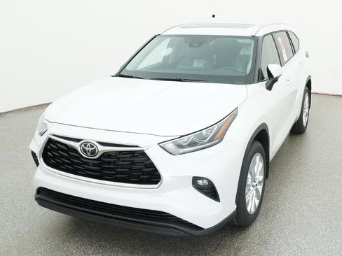 New 2026 Toyota Highlander Limited image 2