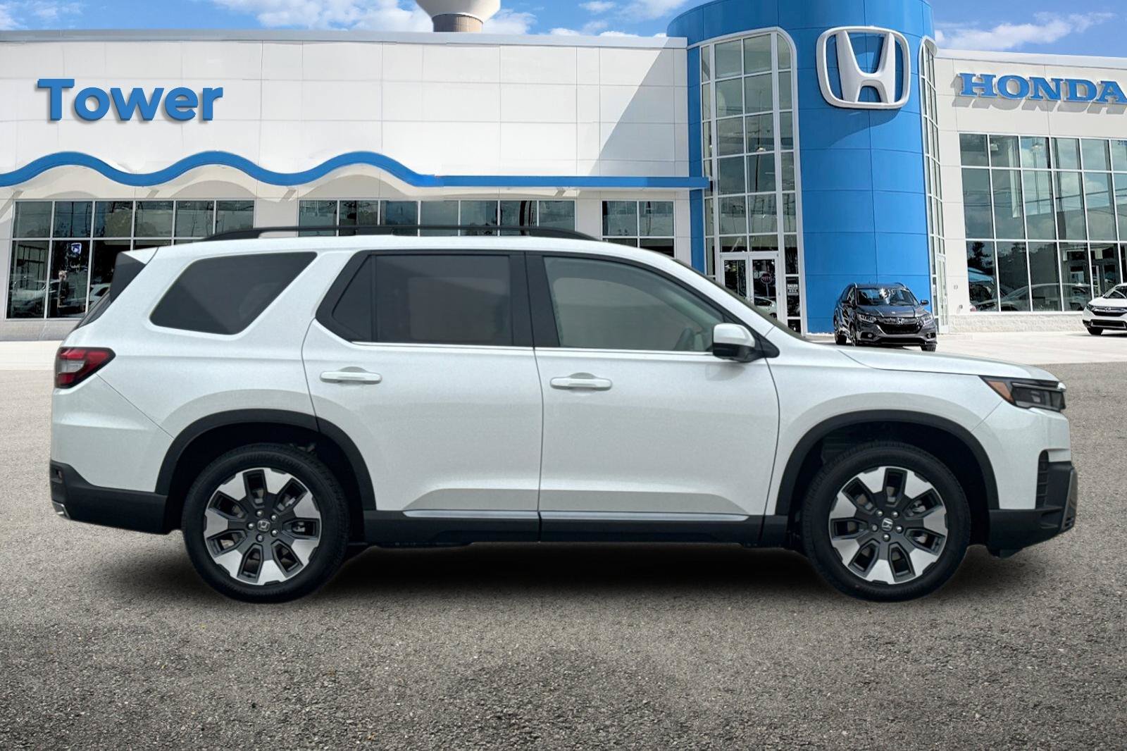 New 2026 Honda Pilot Touring image 3