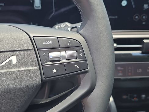 New 2026 Kia Sportage SX FWD image 32