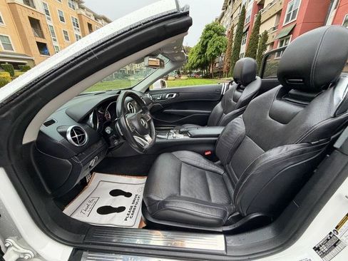 Used 2018 Mercedes-Benz SL 550 image 34