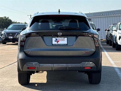 New 2026 Nissan Kicks SR image 9