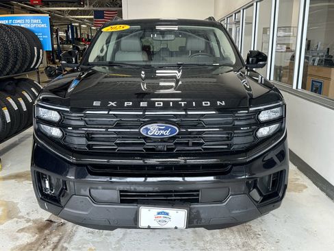 Used 2025 Ford Expedition Max Active image 3