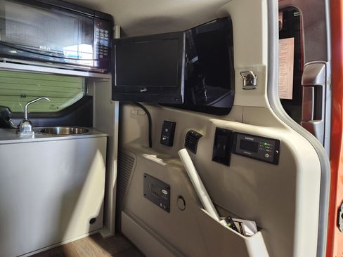 Used 2022 Ford Transit Connect Titanium w/ Trailer Tow Package image 7