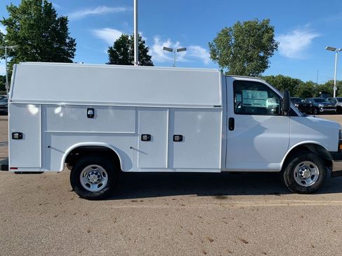 New 2025 Chevrolet Express 3500 w/ Power Convenience Package image 8