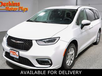 Used 2023 Chrysler Pacifica Touring-L FWD video 1