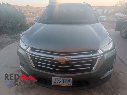 Used 2023 Chevrolet Traverse LT FWD image 2