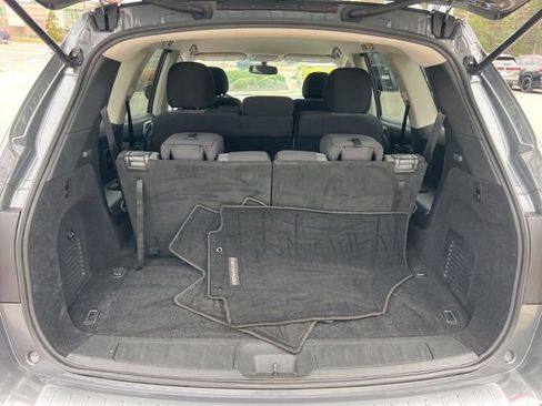 Used 2020 Nissan Pathfinder SV image 31