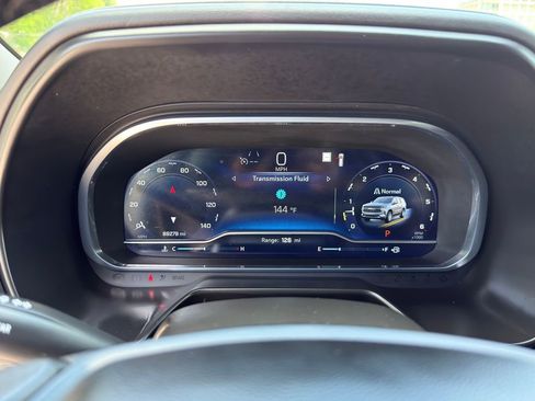 Used 2023 Chevrolet Suburban Premier image 17