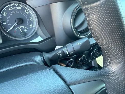 Used 2020 Toyota Tacoma TRD Off-Road w/ TRD Premium Off Road Package AWD/4WD image 27