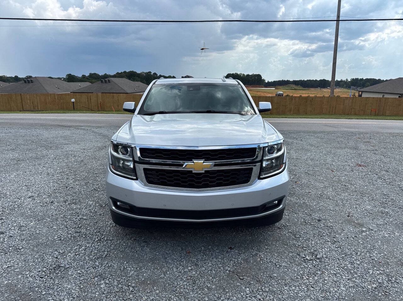Used 2017 Chevrolet Suburban LT w/ Luxury Package RWD image 4