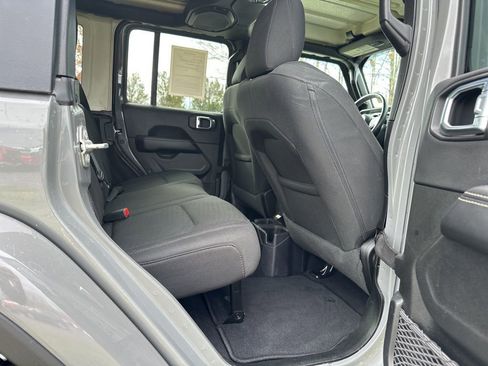 Used 2021 Jeep Wrangler Unlimited Sahara w/ Uconnect 4C Nav & Sound Group AWD/4WD image 32