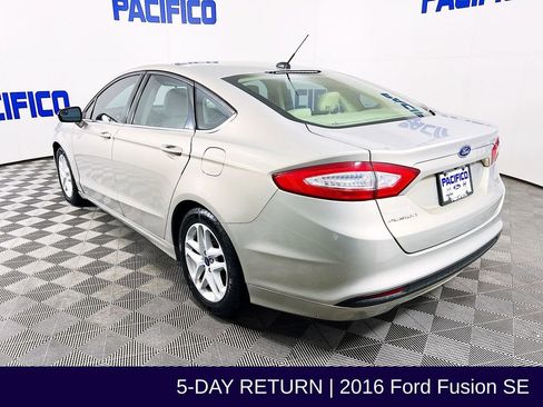 Used 2016 Ford Fusion SE image 6