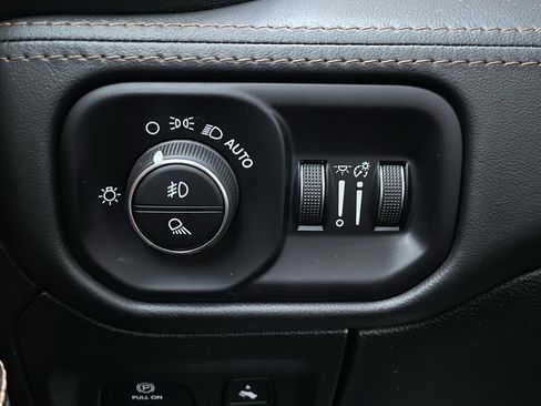 Used 2022 RAM 1500 Limited w/ Body Color Bumper Group image 21