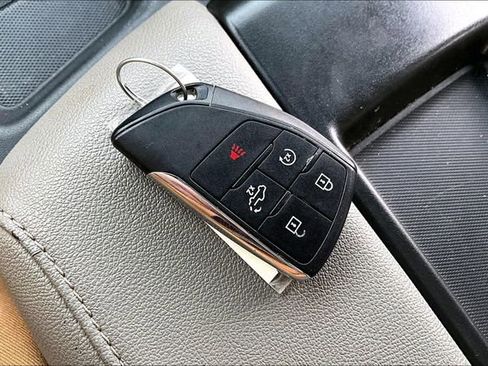 Used 2022 GMC Sierra 1500 SLT w/ X31 Off-Road Package image 10