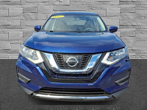 Used 2017 Nissan Rogue S image 3