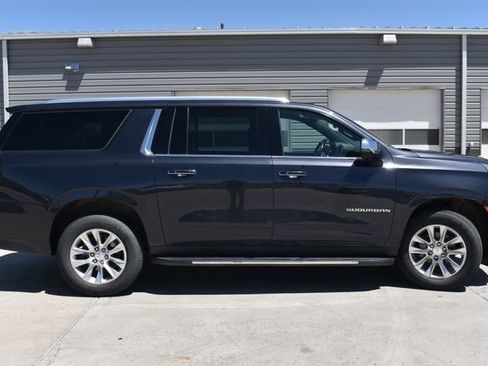 Used 2024 Chevrolet Suburban Premier AWD/4WD image 4