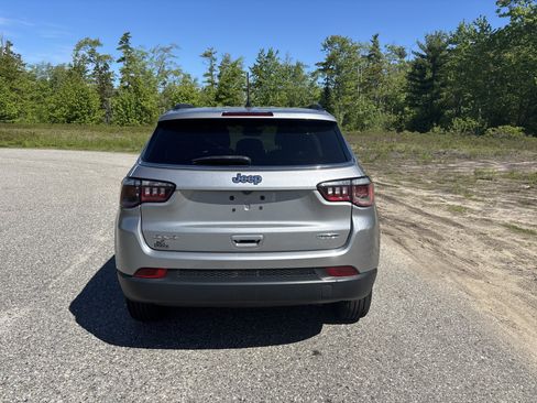 Used 2022 Jeep Compass Latitude AWD/4WD image 6