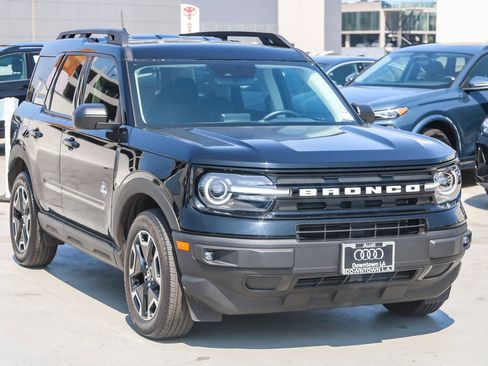 Used 2022 Ford Bronco Sport Outer Banks image 3