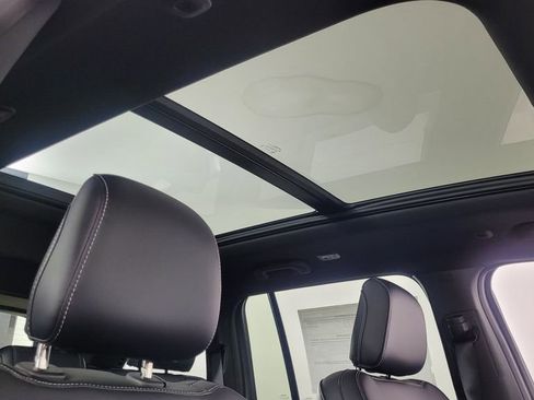 New 2025 Jeep Grand Cherokee Limited image 35