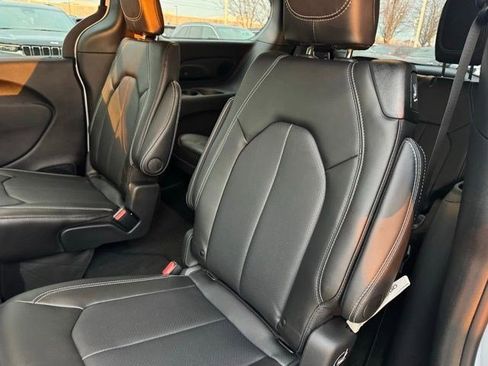 New 2026 Chrysler Pacifica Select FWD image 28